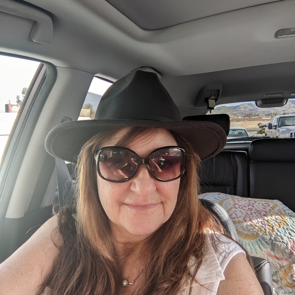 Meet your Posher, Dinah